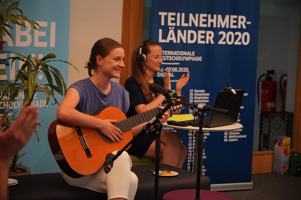 Alix verzaubert live mit ihren Liedern