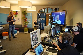 Dr. Christoph Veldhues (Abteilungsleiter Sprache, Goethe-Institut) live bei der Preisverleihung