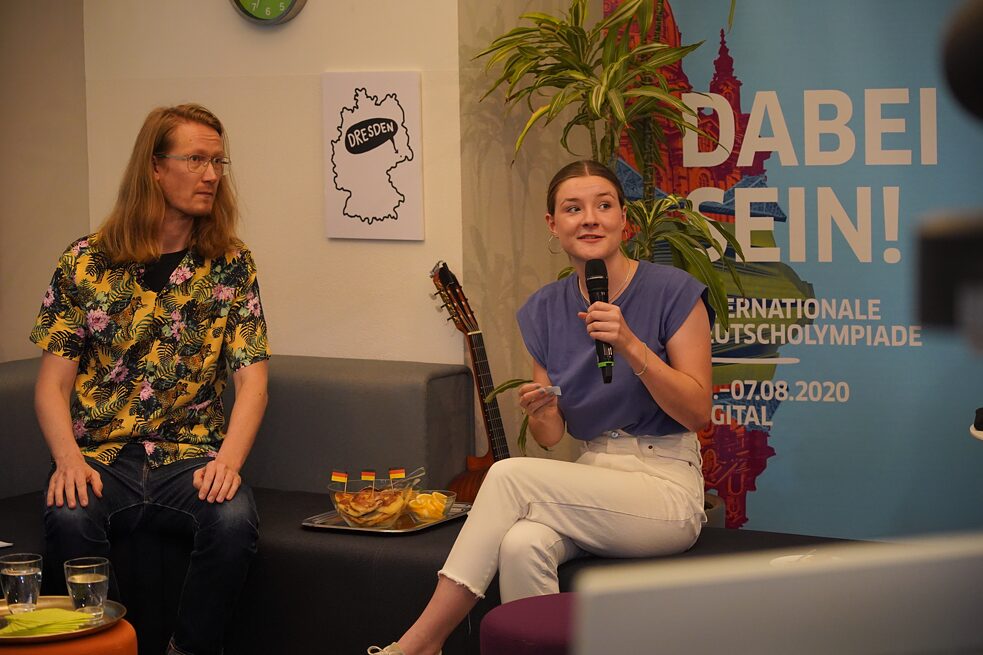 Die Sängerin Alix live im Studio