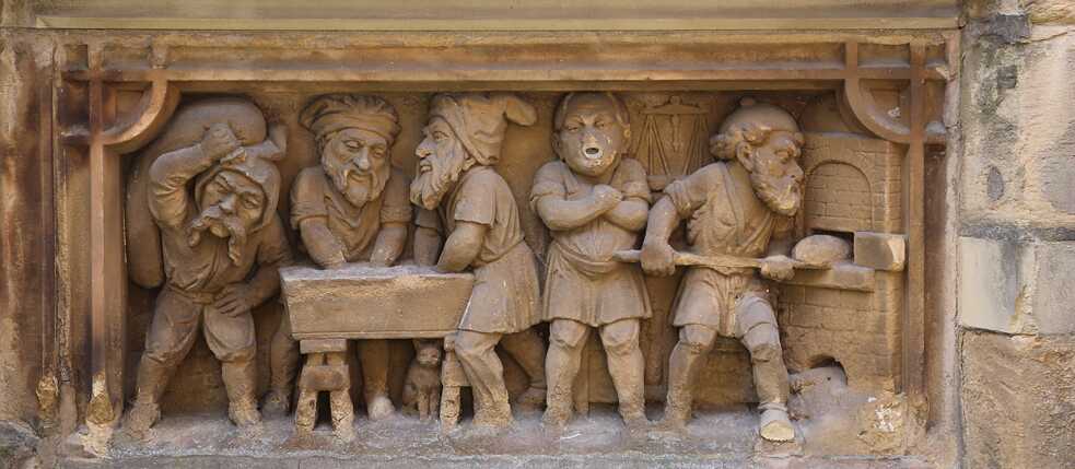 Heinzelmännchen am Heinzelmännchenbrunnen. 