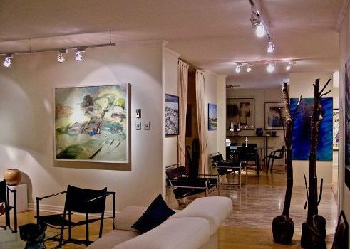 Dans la galerie d'Ingrid Mueller Art & Concepts sur la rue Lynnhaven 