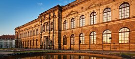 Die Sempergalerie am Dresdner Zwinger: Die Gemäldegalerie Alte Meister feierte hier 2020 glanzvoll ihre Wiedereröffnung.