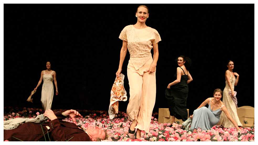 Performance of "Nelken" by Pina Bausch at the Tanztheater Wuppertal photographed by Ursula Kaufmann 
