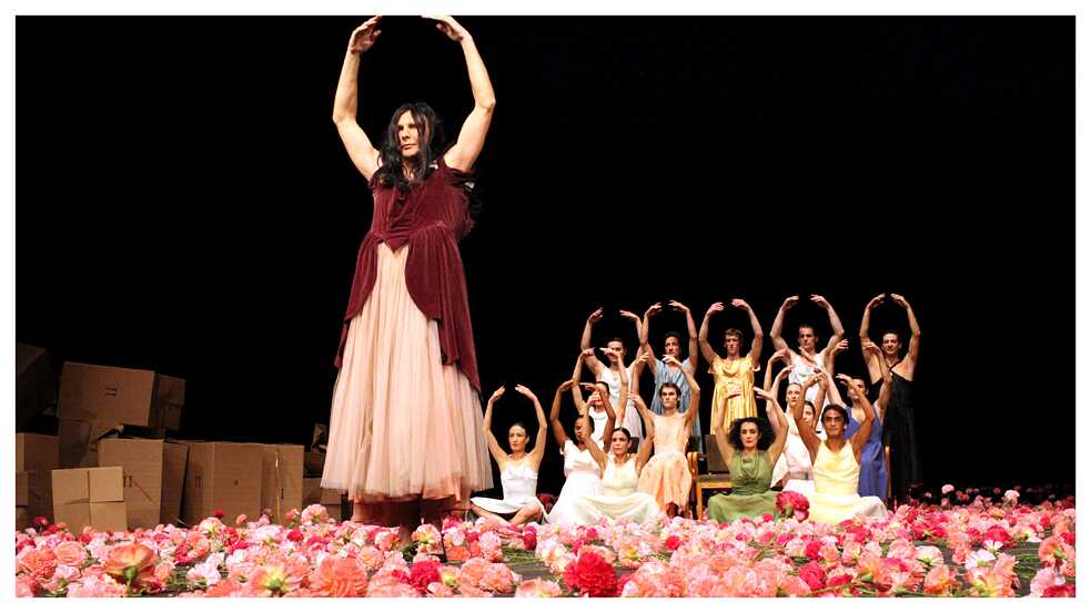 Performance of "Nelken" by Pina Bausch at the Tanztheater Wuppertal photographed by Ursula Kaufmann 