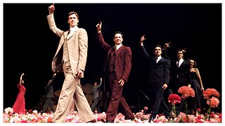 Représentation de « Nelken » de Pina Bausch au Tanztheater Wuppertal photographié par Ursula Kaufmann 