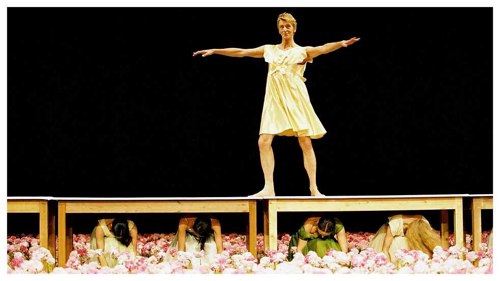 Performance of "Nelken" by Pina Bausch at the Tanztheater Wuppertal photographed by Ursula Kaufmann 