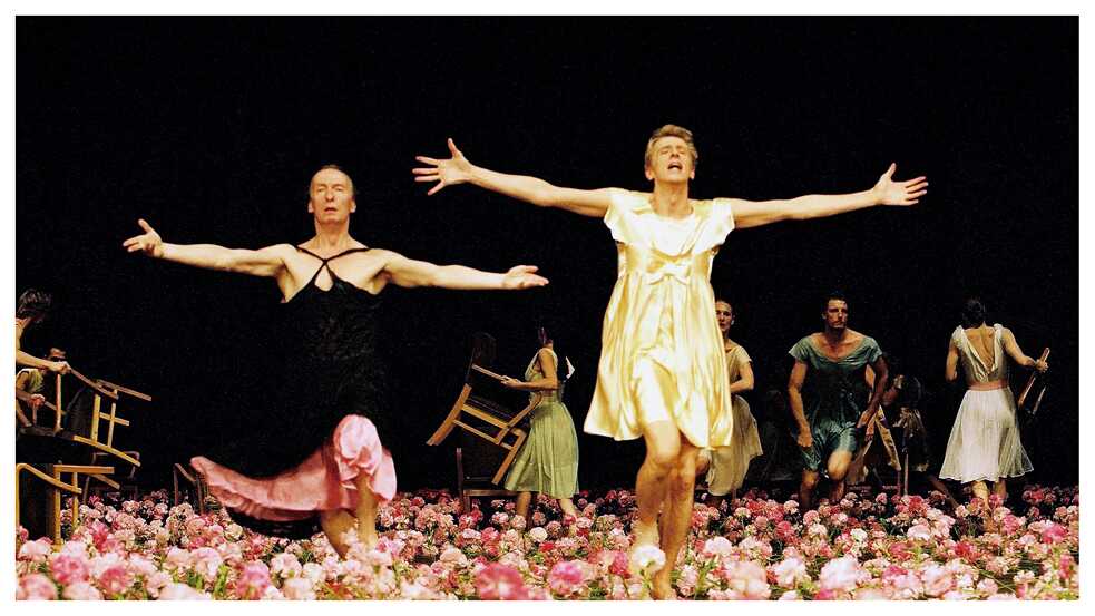 Performance of "Nelken" by Pina Bausch at the Tanztheater Wuppertal photographed by Ursula Kaufmann 