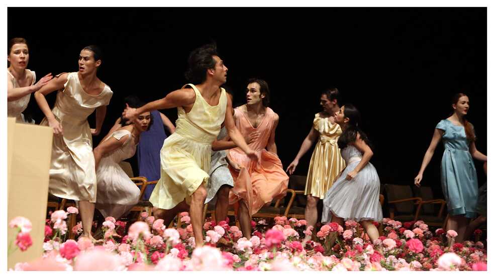 Performance of "Nelken" by Pina Bausch at the Tanztheater Wuppertal photographed by Ursula Kaufmann 