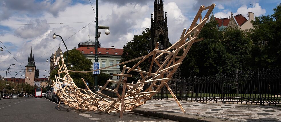 Stavba "Dřevěného oblaku" v Praze