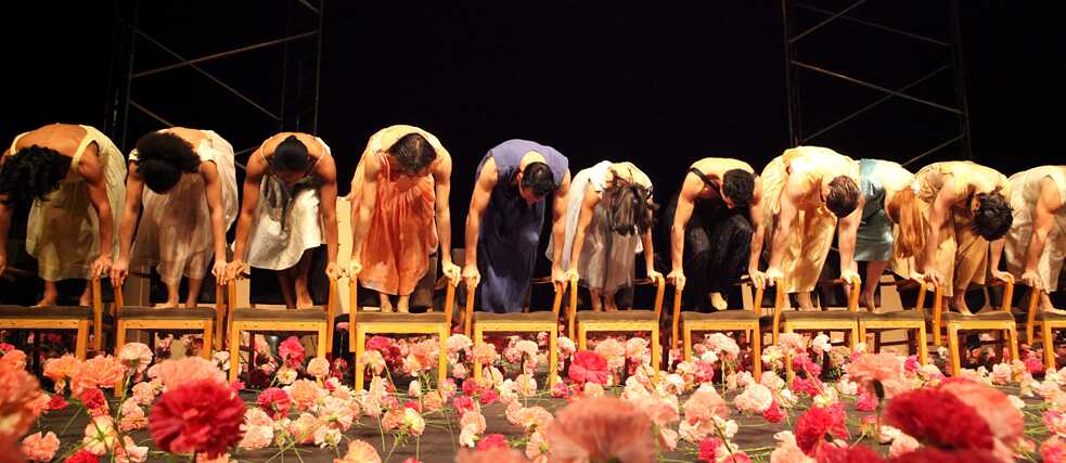 Performance of "Nelken" by Pina Bausch at the Tanztheater Wuppertal photographed by Ursula Kaufmann 