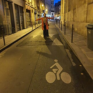 Fahrradweg in Paris © Foto (Ausschnitt): Santa Meyer-Nandi Seit dem Lockdown im März 2020 hat die Anzahl der Fahrradwege in Paris enorm zugenommen.