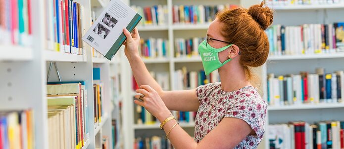 V pražském Goethe-Institutu jsou povinné roušky