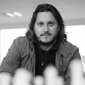  Rodrigo Savazoni. Escritor, periodista y productor cultural. Es director del Instituto Procomum, y doctorando en ciencias humanas y sociales en la Universidad Federal del ABC, Brasil.