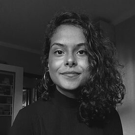 Bárbara Paes. Cofundadora del Minas Programam. Investiga temas tales como el acceso a la información y la transparencia. Trabaja con tecnología y justicia social en The Engine Room.