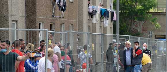 Ein unter Quarantäne gestelltes Mietshaus in Göttingen
