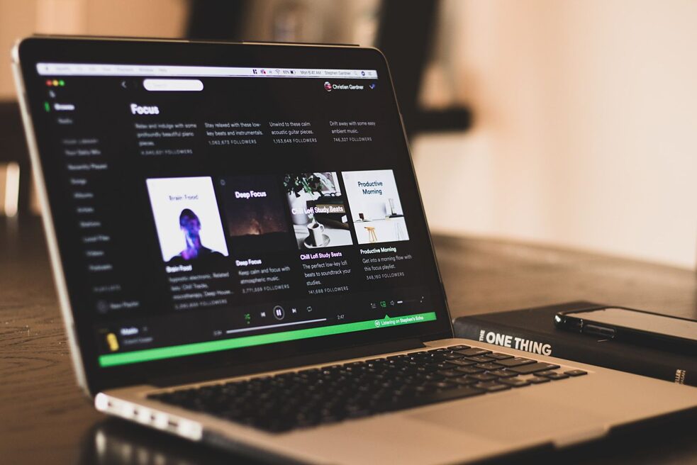 Spotify Wiedergabelisten auf einem Computerbildschirm