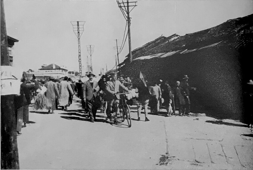 德国人在汉口护送难民