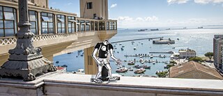 Der historische Freiluftaufzug Elevador Lacerda gehört zu den Top-Sehenswürdigkeiten in Salvador da Bahia. Er verbindet die Oberstadt mit der Unterstadt und gilt als Wahrzeichen der Metropole. Im Jahr 1873 eröffnet, war der berühmte Lift noch der höchste Aufzug der Welt. Von oberen genießt man einen herrlichen Blick auf die Allerheiligenbucht.