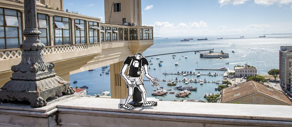 The historic outdoor elevator 'Elevador Lacerda' is one of the top attractions in Salvador da Bahia. It connects the upper and lower city and is regarded as the symbol of the metropolis. Opened in 1873, the famous lift was once the highest elevator in the world. One can enjoy a wonderful view of the Bay of All Saints from the top.