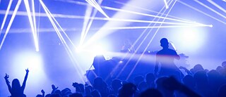 Nightclub DJ - Artikelbild, schmal
