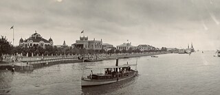 长江边的德国码头，1908年。左方为德国领馆，旁边是德华银行的支行。