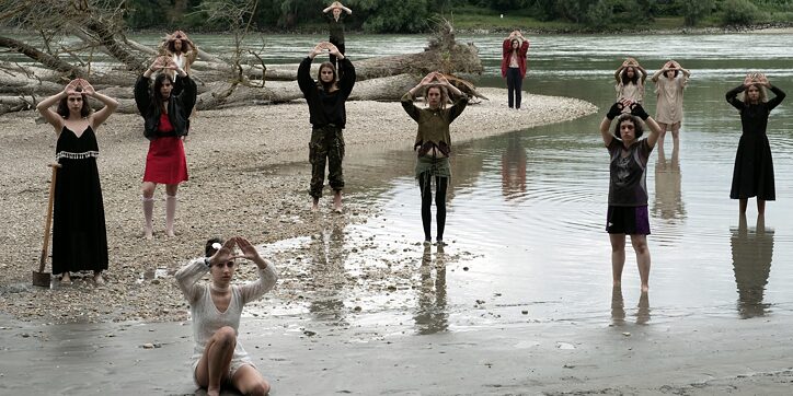 Gli appunti di Anna Azzori / Uno specchio che viaggia nel tempo 1