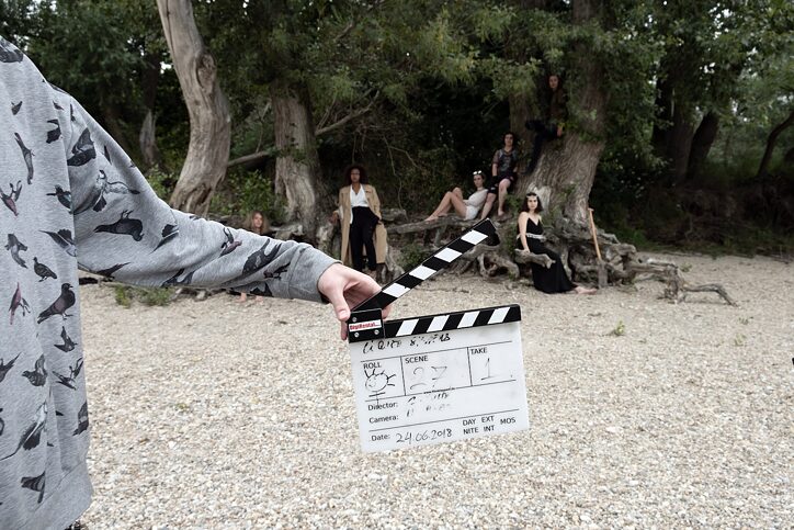 Gli appunti di Anna Azzori / Uno specchio che viaggia nel tempo 3