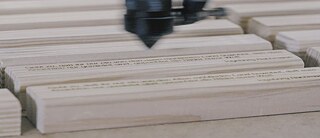 Holzklötze mit Zitaten