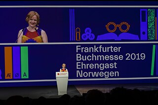 Autorin Erika Fatland als Vertreterin des Gastlandes bei der Eröffnungsfeier der Frankfurter Buchmesse 2019
