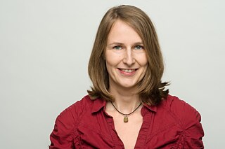 Stefanie Eckert médiakutató 2001 óta dolgozik a DEFA Alapítványnál, 2020 júliusa óta annak vezetője