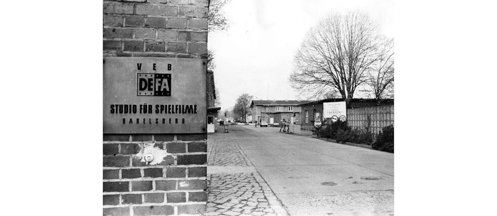 De nombreuses productions de la DEFA ont été tournées au Filmstudio Babelsberg à Potsdam-Babelsberg. Le plus ancien et le plus grand studio de cinéma d'Allemagne a été fondé en 1912 et est toujours en activité.