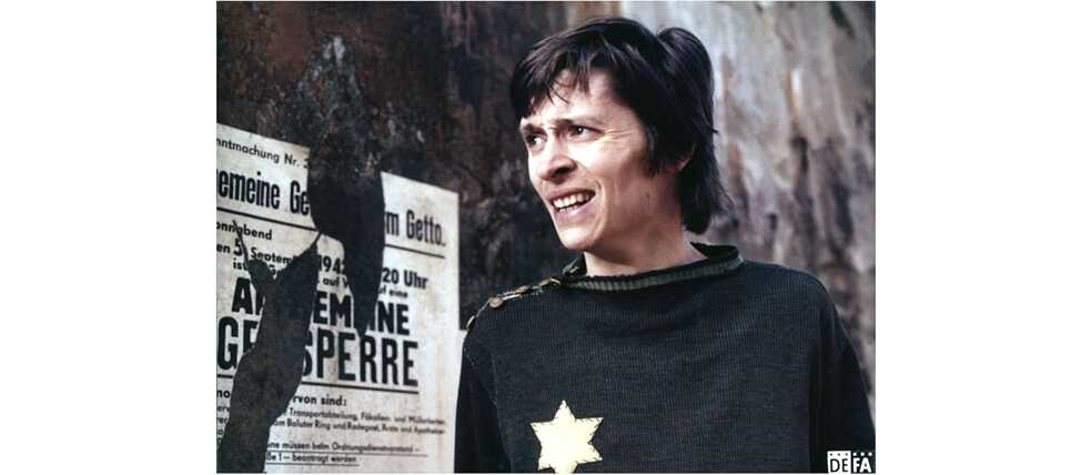 “To free German heads from fascism” was one of the founding mandates of DEFA, which is why anti-fascism was an important topic in the first DEFA productions. The 1974 film adaptation of Jurek Becker’s novel “Jakob the Liar“ about a Jew who lived in a Polish ghetto during the Nazi regime, was nominated for an Oscar (here Henry Hübchen in the role of Misha).