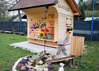 SLOVENIAN APIARIES &copy;    SLOVENIAN APIARIES