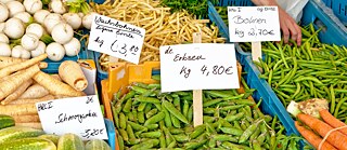 In many German cities, groceries “straight from the farm” are not only available on the outskirts of the city, but also directly in the centre. The reason – farmers have set up what they call urban farm shops to market their regional (organic) products – from Hamburg to Munich, from Cologne to Berlin.