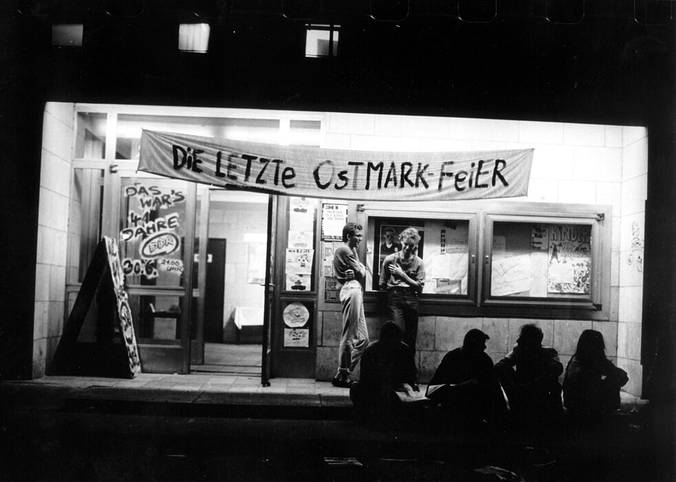 Žurka u Istočnom Berlinu 1990.