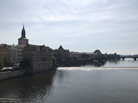 Der Blick auf die Moldau von der Karlsbrücke aus