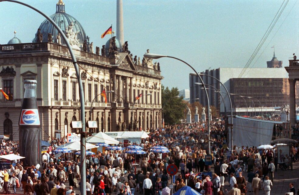 Fête devant le Parlement