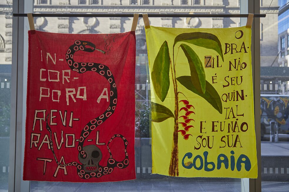 Projeto #CóleraAlegria, 2020. Exposição “Against, Again: Art Under Attack in Brazil” (De novo, contra: a arte sob ataque no Brasil), Nova York, 2020. Foto: Alex Korolkovas/ Cortesia AnnexB 