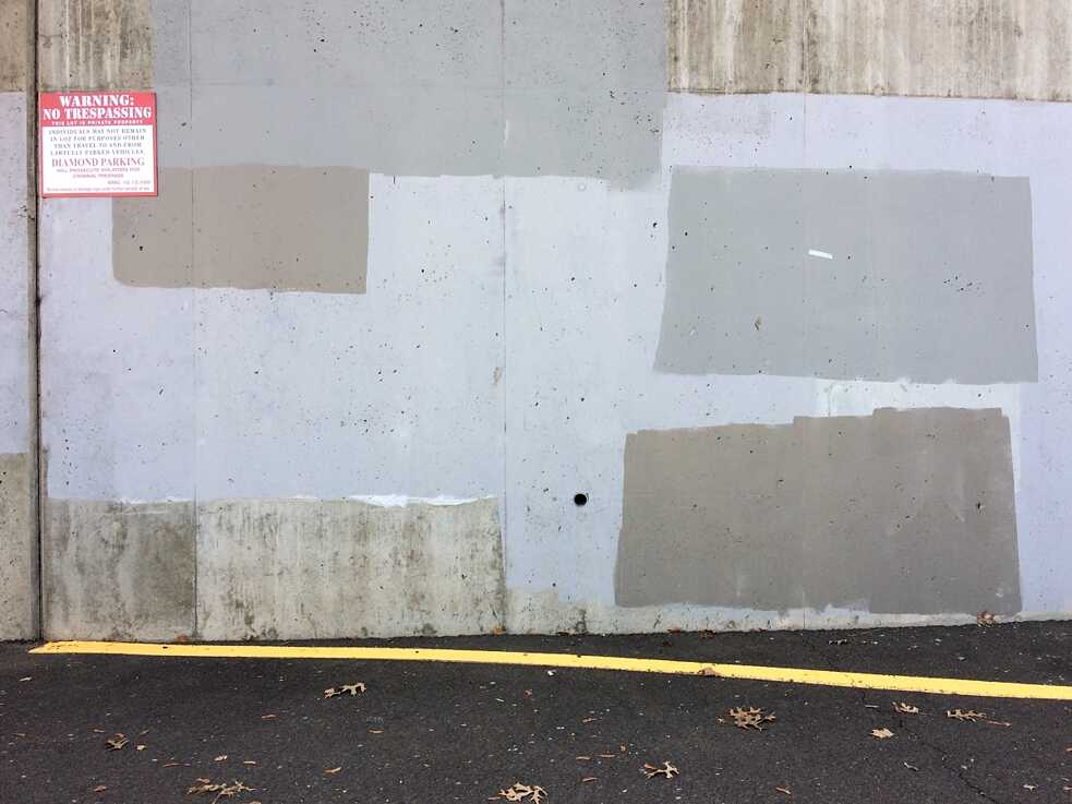 Die unbewusste Kunst der Graffiti-Entfernung: Eine Reihe konservativer Buffs mit nicht übereinstimmenden Farben führt unweigerlich zu einer neuen Anomalie im Stadtbild