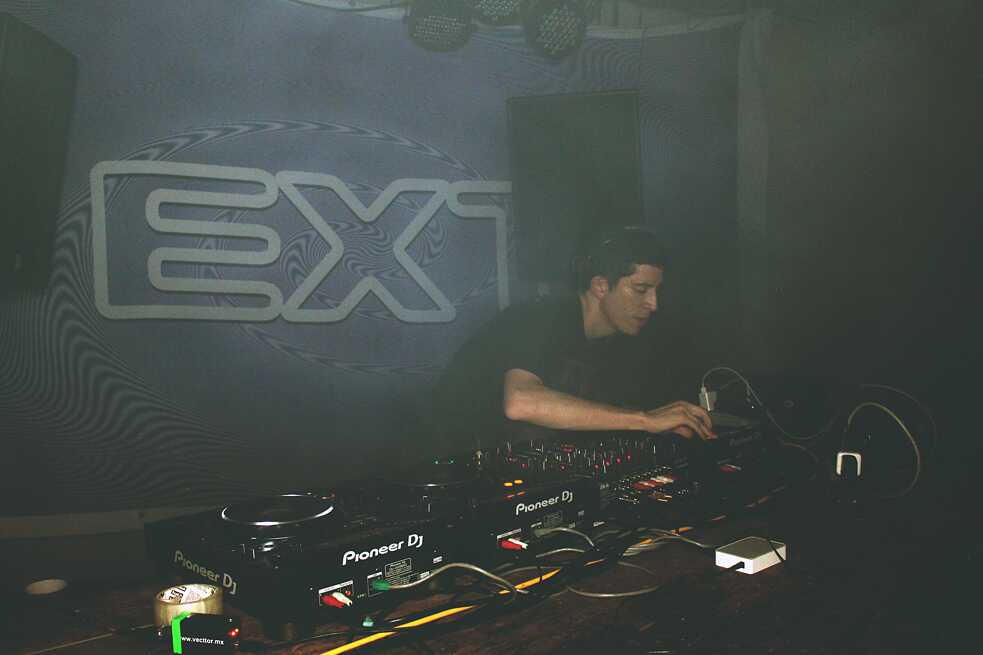 AAAA_tocando_5
