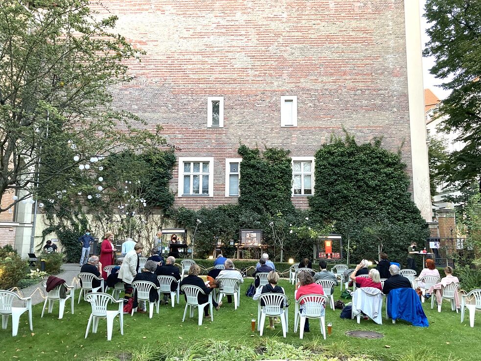 Una presentazione in giardino in occasione dei cento anni dello scrittore Wolfdietrich Schnurre