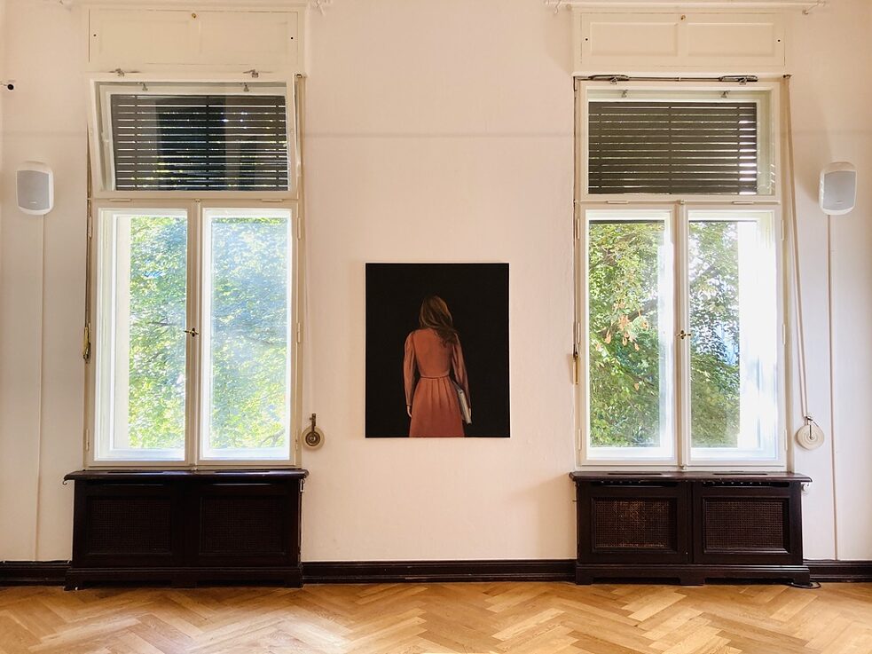 Nella Kleiner Saal la mostra "Leserinnen" dell'artista Karoline Kroiß