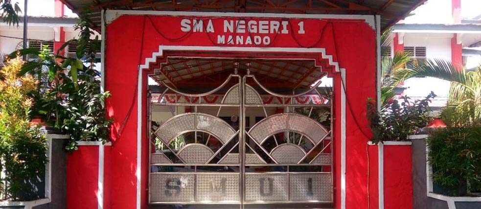 Tor der SMA Negeri 1 Manado 