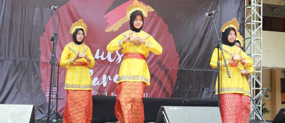 Schuleraktivitäten  SMA Negeri 15 Surabaya