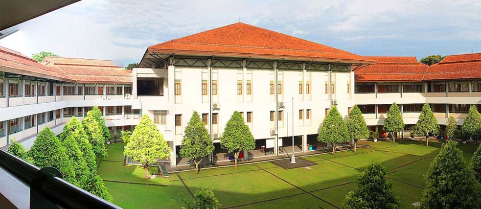 Schulgebäude der SMA Santa Ursula BSD