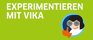 Ein lächelndes Mädchen mit der Brille unter der Aufschrift "Experimentieren mit Vika"
