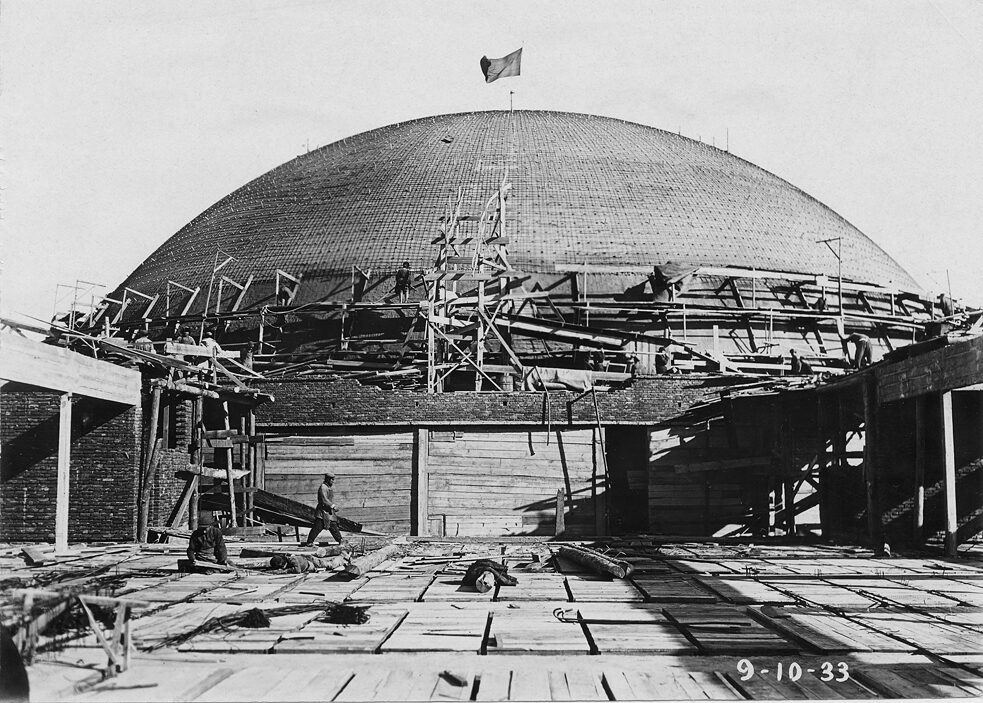 Строительство ДКиН, монтаж железобетонного купола, 1933