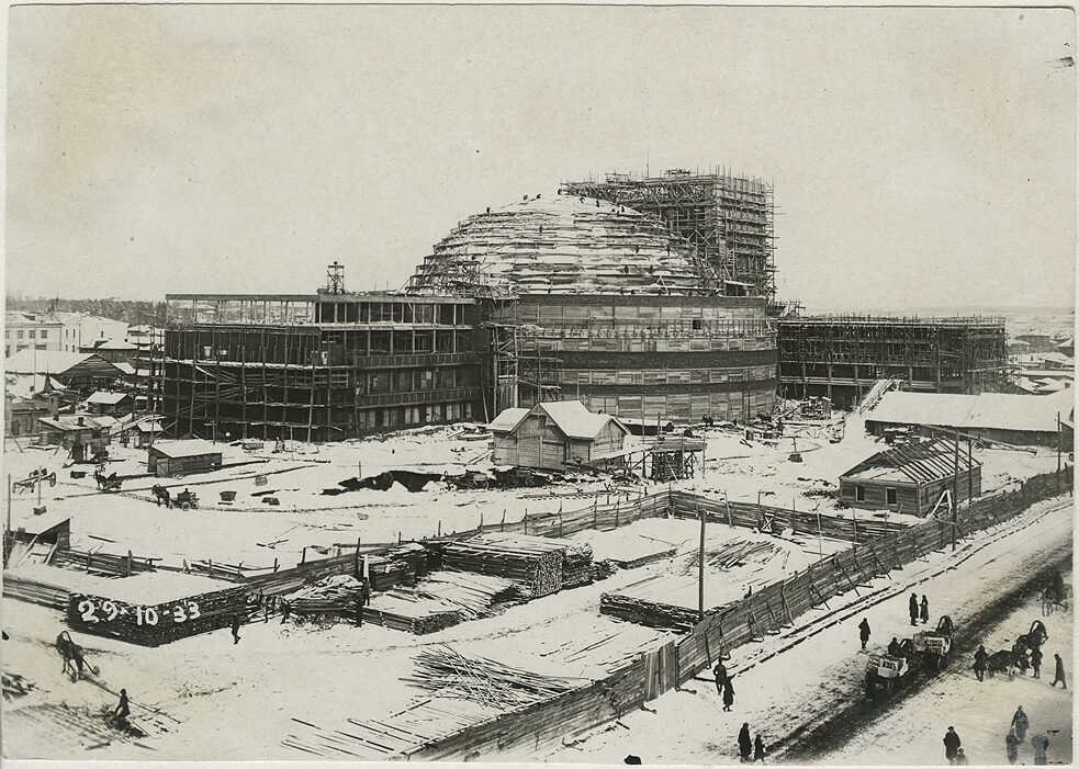 Вид на строительство ДКиН с дома горсовета, 1933