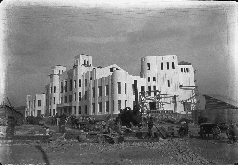 Construction of the Labor Palace in Novosibirsk | Photo by L.A. Chernyshev, 1927