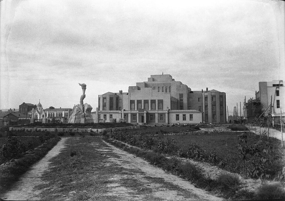 Дом Ленина и Сквер героев революции в Новосибирске | Фото Л.А. Чернышева, 1927 